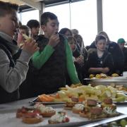 Die richtige Stärkung zum Abschluss: Das Büffet in der Mensa